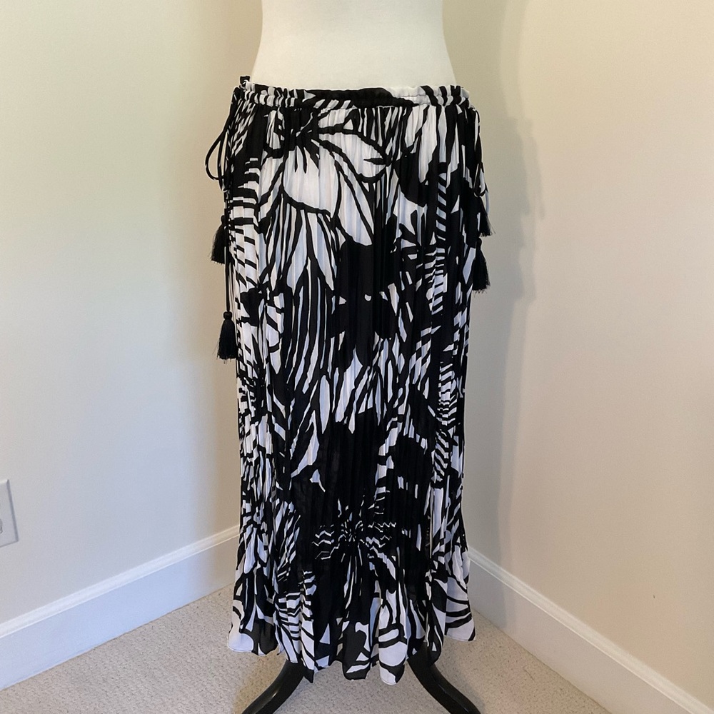 Melissa Paige Floral Print Maxi Skirt in Black and White